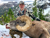 guided big horn sheep hunts, guided sheep hunting wyoming, outfitters wyoming, sheep hunts, ram hunts, hunting big horn sheep rams wy